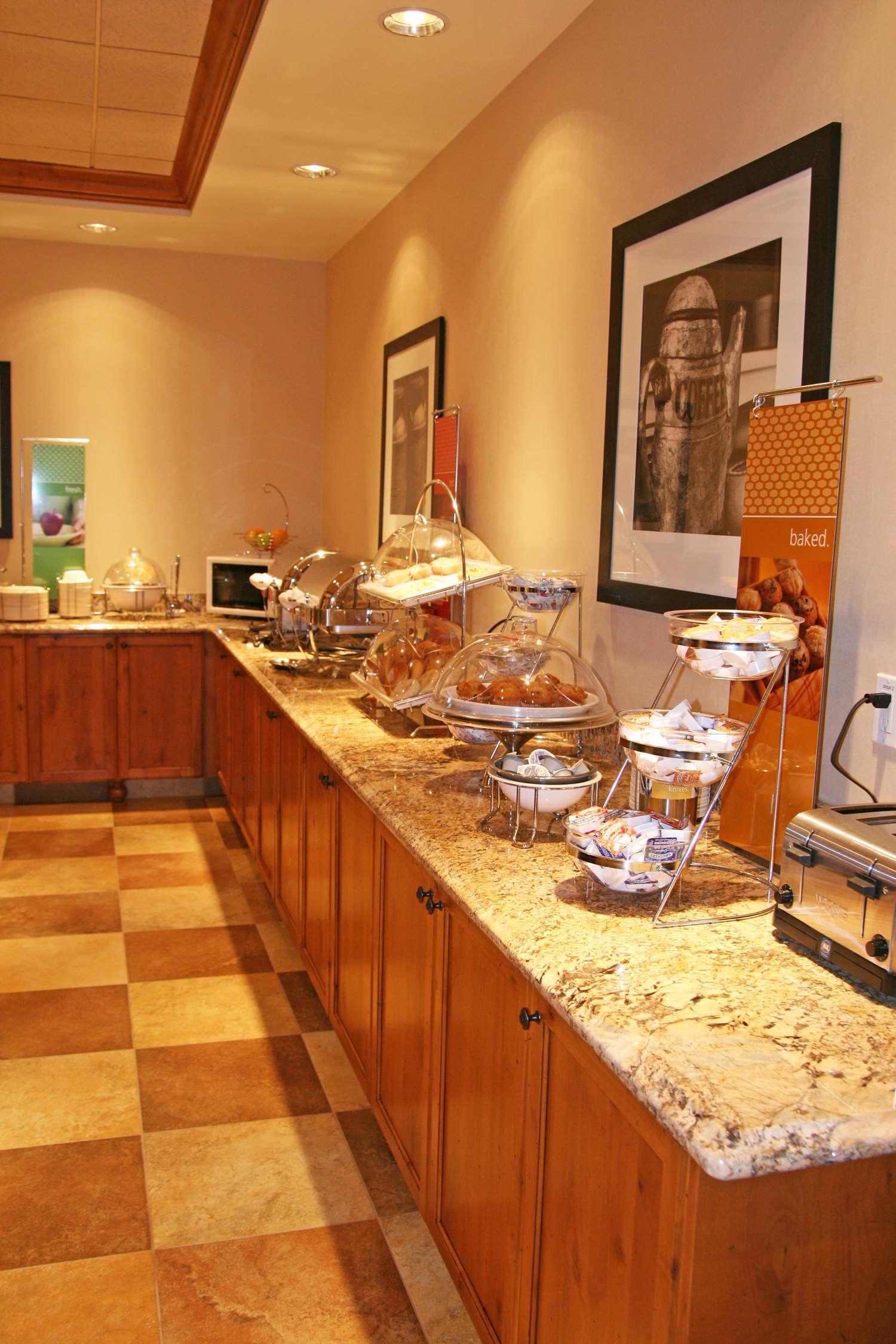 Hampton Inn & Suites Баффало Ресторан фото