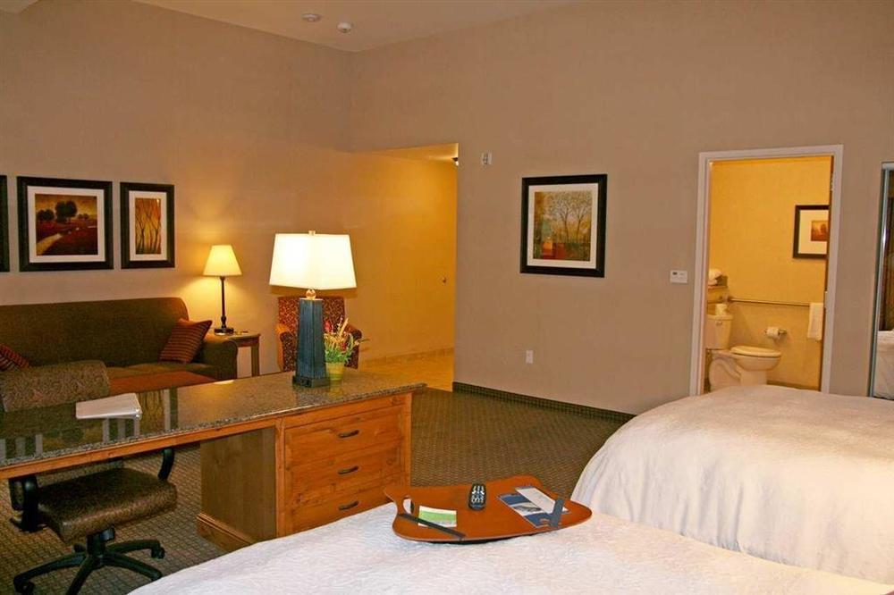 Hampton Inn & Suites Баффало Номер фото